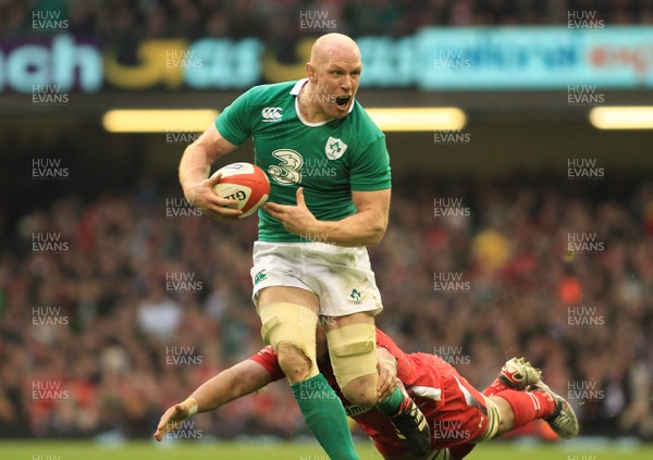 140315 - Wales v Ireland - RBS 6 Nations -Paul O'Connell of Ireland takes on Taulaupe Faletau of Wales