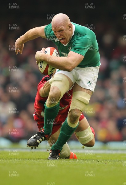 140315 - Wales v Ireland, RBS 6 Nations 2015 - Paul OÕConnell of Ireland is caught by Luke Charteris of Wales