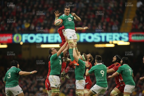 140315 - Wales v Ireland, RBS 6 Nations 2015 - Peter OÕMahony of Ireland wins line out ball