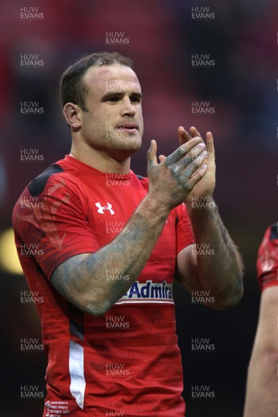 140315 - Wales v Ireland, RBS 6 Nations 2015 - Jamie Roberts of Wales applauds the crowd at the end of the match