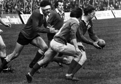 150375 - Wales v Ireland - Five Nations -  Mervyn Davies of Wales chases Billy McCombe as he breaks with Dick Milliken outside him