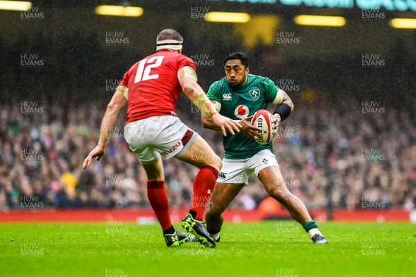 160319 - Wales v Ireland - Guinness Six Nations - Bundee Aki of Ireland in action 