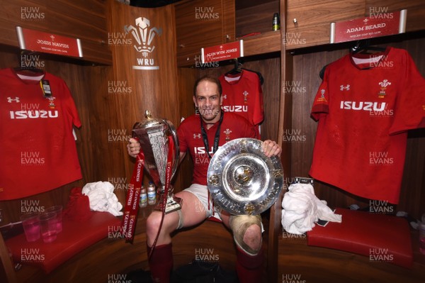 160319 - Wales v Ireland - Guinness Six Nations - Alun Wyn Jones of Wales with the trophy in the dressing room