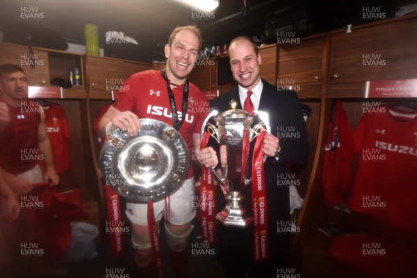 160319 - Wales v Ireland - Guinness Six Nations - Alun Wyn Jones of Wales with Prince William with the trophy in the dressing room