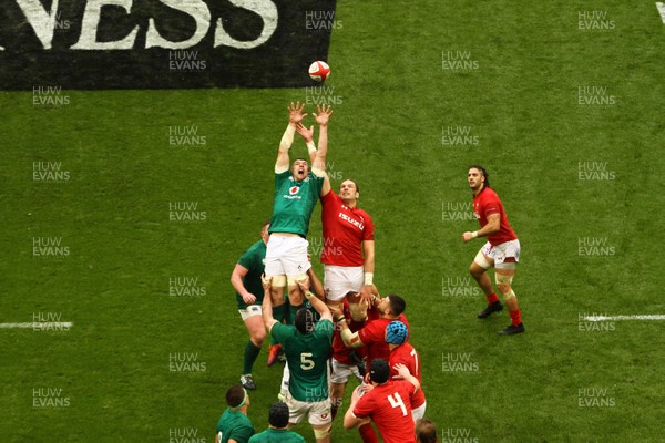 160319 - Wales v Ireland - Guinness Six Nations -  Alan Wyn Jones of Wales challenges Peter O Mahony of Ireland for lineout ball 