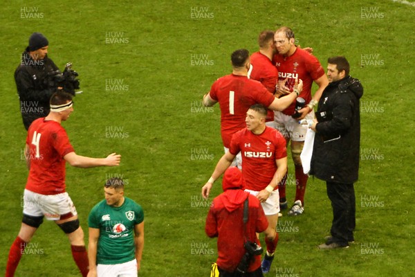 160319 - Wales v Ireland - Guinness Six Nations -  Players of Wales celebrate winning the 2019 Guinness 6 Nations at the final whistle 