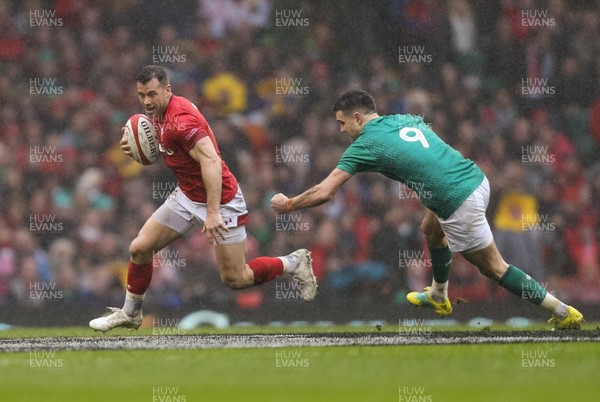 160319 - Wales v Ireland, Guinness Six Nations Championship 2019 - Gareth Davies of Wales breaks past Conor Murray of Ireland