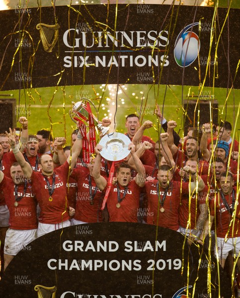 160319 - Wales v Ireland, Guinness Six Nations Championship 2019 - The Wales squad celebrate after winning the Grand Slam