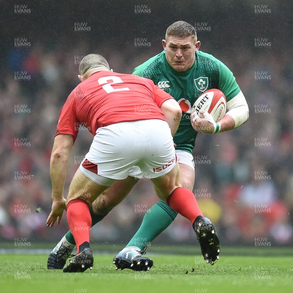 160319 - Wales v Ireland - Guinness Six Nations - Tadhg Furlong of Ireland takes on Ken Owens of Wales 