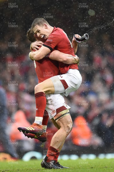 160319 - Wales v Ireland - Guinness Six Nations - Wales players Liam Williams of Wales and Jonathan Davies of Wales celebrate winning the Guinness Six Nations and the Grand Slam