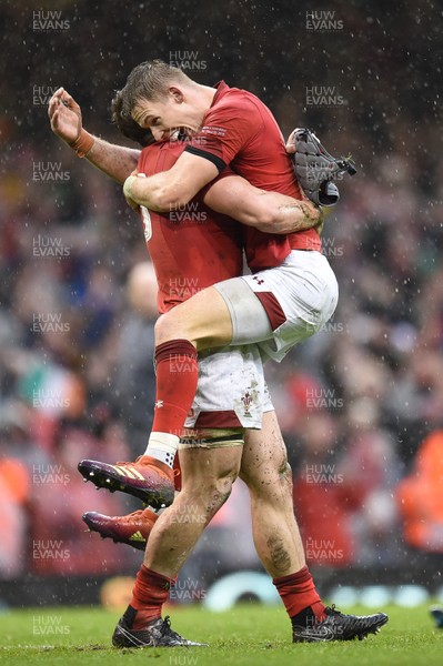 160319 - Wales v Ireland - Guinness Six Nations - Wales players Liam Williams of Wales and Jonathan Davies of Wales celebrate winning the Guinness Six Nations and the Grand Slam