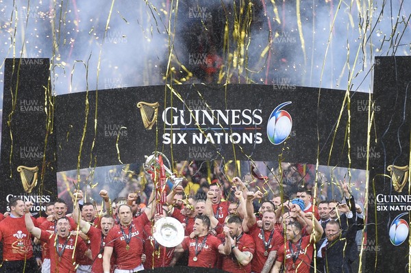 160319 - Wales v Ireland - Guinness Six Nations - Wales players celebrate winning the Guinness Six Nations and the Grand Slam