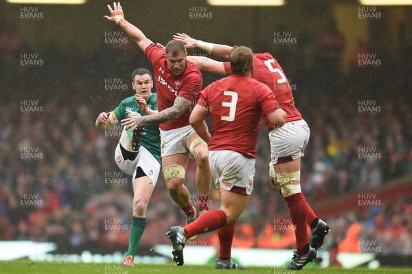 160319 - Wales v Ireland - Guinness Six Nations - Ross Moriarty and Alun Wyn Jones of Wales try to charge down Jonathan Sexton of Ireland 