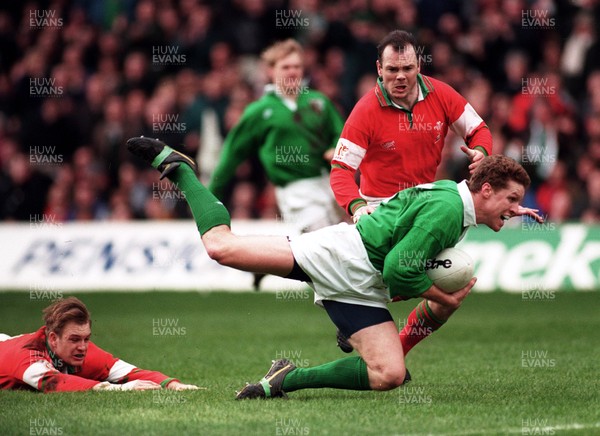 180395 - Wales v Ireland - Five Nations Championship -  Brendan Mullen of Ireland scores a try past Mike Hall and Ieuan Evans