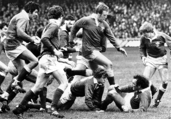 210281 - Wales v Ireland - Five Nations - Hugo MacNeill brings down Clive Burgess as Wales struggle on the Irish line