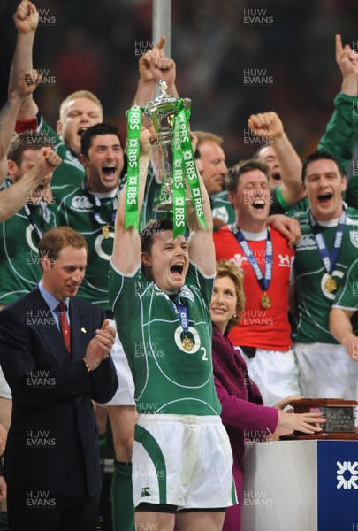 21.03.09 - Wales v Ireland - RBS Six Nations 2009 - Ireland's Brian O'Driscoll lifts the Six Nations trophy as Ireland celebrate a grand slam. 