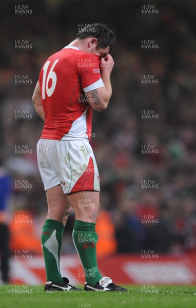 21.03.09 - Wales v Ireland - RBS Six Nations 2009 - Wales' Huw Bennett looks dejected. 