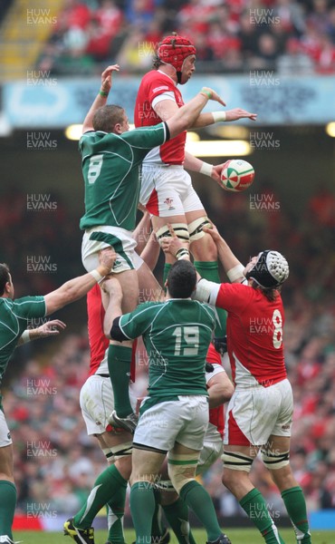 21.03.09 - Wales v Ireland, RBS 6 Nations 2009. -  Wales' Alun-Wyn Jones claims lineout ball 