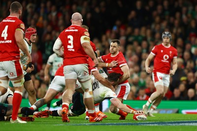 220225 - Wales v Ireland - Guinness Six Nations - Jack Conan of Ireland scores his team's first try whilst under pressure from Tomos Williams of Wales 