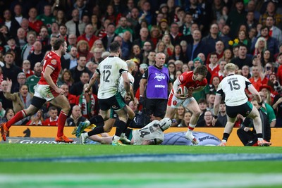 220225 - Wales v Ireland - Guinness Six Nations - Ellis Mee of Wales scores a try that is later disallowed