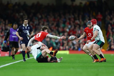 220225 - Wales v Ireland - Guinness Six Nations - Ellis Mee of Wales offloads to Tom Rogers as he is tackled