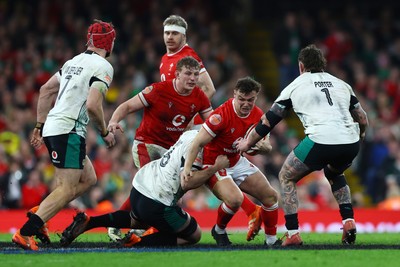 220225 - Wales v Ireland - Guinness Six Nations - Jarrod Evans of Wales is tackled by Peter O'Mahony and Andrew Porter of Ireland 