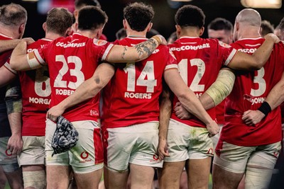 220225 - Wales v Ireland - Guinness Six Nations -  Wales huddle post match 