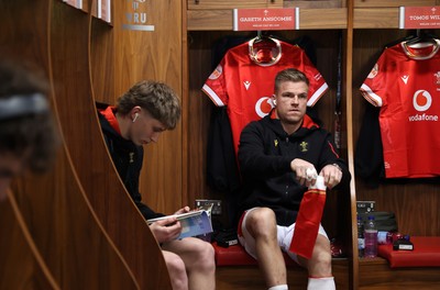 220225 - Wales v Ireland - Guinness 6 Nations Championship - Gareth Anscombe of Wales in the dressing room before the game