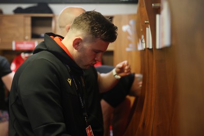 220225 - Wales v Ireland - Guinness 6 Nations Championship - Elliot Dee of Wales in the dressing room before the game