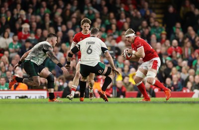 220225 - Wales v Ireland - Guinness 6 Nations Championship - Aaron Wainwright of Wales 