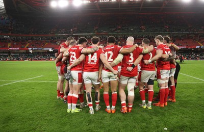 220225 - Wales v Ireland - Guinness 6 Nations Championship - Wales team huddle at full time