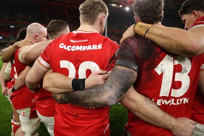 220225 - Wales v Ireland - Guinness 6 Nations Championship - Wales team huddle at full time