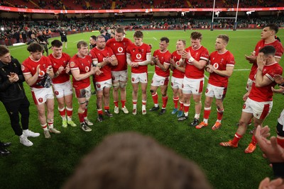 220225 - Wales v Ireland - Guinness 6 Nations Championship - Wales team huddle at full time