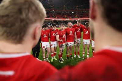 220225 - Wales v Ireland - Guinness 6 Nations Championship - Jac Morgan of Wales speaks in the Wales team huddle at full time