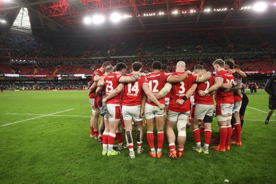 220225 - Wales v Ireland - Guinness 6 Nations Championship - Wales huddle