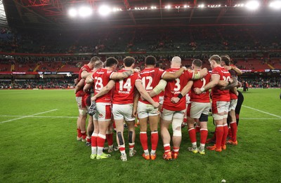 220225 - Wales v Ireland - Guinness 6 Nations Championship - Wales huddle