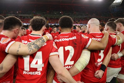 220225 - Wales v Ireland - Guinness 6 Nations Championship - Wales huddle