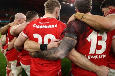 220225 - Wales v Ireland - Guinness 6 Nations Championship - Wales huddle