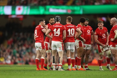 220225 - Wales v Ireland - Guinness 6 Nations Championship - Wales team huddle