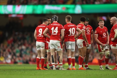 220225 - Wales v Ireland - Guinness 6 Nations Championship - Wales team huddle