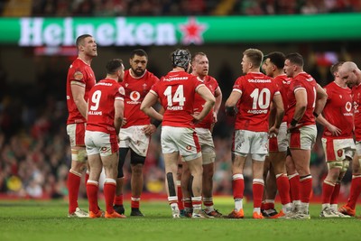 220225 - Wales v Ireland - Guinness 6 Nations Championship - Wales team huddle