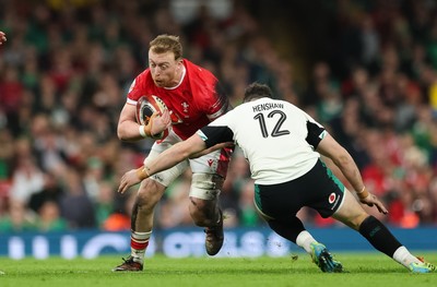 220225  Wales v Ireland, 2025 Guinness Six Nations - Tommy Reffell of Wales takes on Robbie Henshaw of Ireland