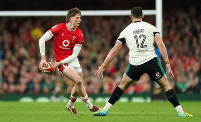 220225  Wales v Ireland, 2025 Guinness Six Nations - Ellis Mee of Wales takes on Robbie Henshaw of Ireland