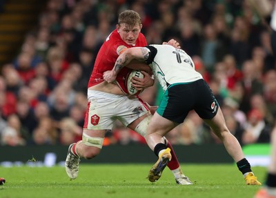 220225  Wales v Ireland, 2025 Guinness Six Nations - Jac Morgan of Wales takes on Mack Hansen of Ireland’