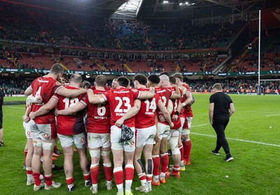 220225  Wales v Ireland, 2025 Guinness Six Nations - Wales huddle up at the end of the match