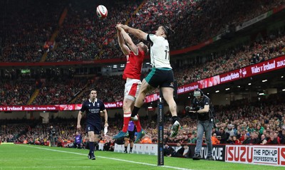 220225  Wales v Ireland, 2025 Guinness Six Nations - James Lowe of Ireland taps the ball back in field to set up try for Jamie Osborne of Ireland