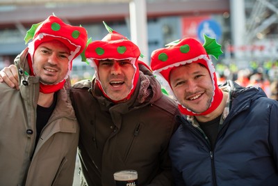 220225 - Wales v Ireland - Guinness Six Nations - Wales and Ireland fans mix in the street prior to the game