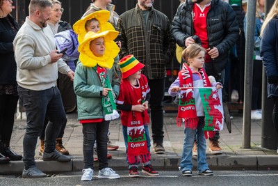 220225 - Wales v Ireland - Guinness Six Nations - Wales and Ireland fans mix in the street prior to the game