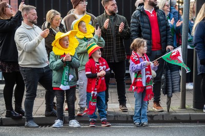 220225 - Wales v Ireland - Guinness Six Nations - Wales and Ireland fans mix in the street prior to the game