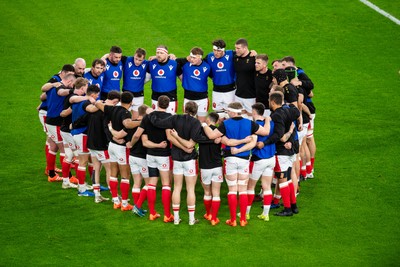 220225 - Wales v Ireland - Guinness Six Nations - Wales huddle before the match